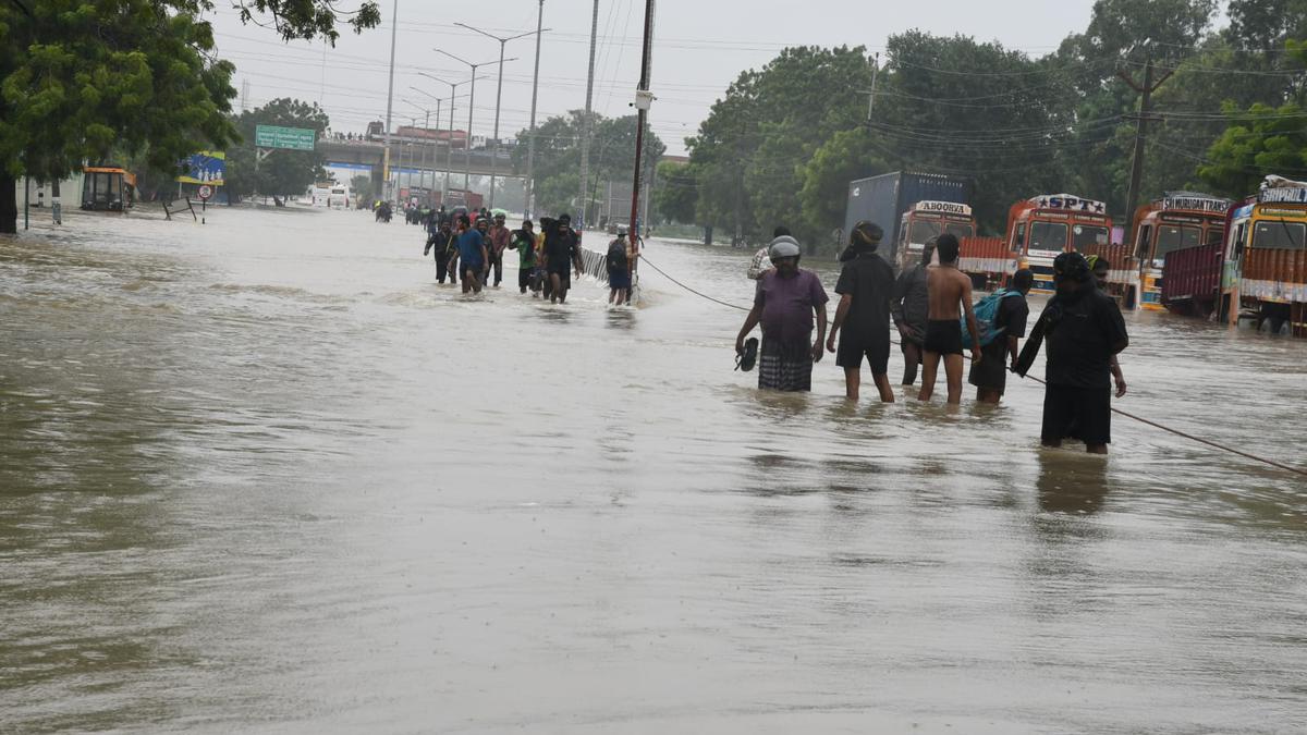 Tamil Nadu Rains Updates | Heavy Rain Continues To Lash South T.N ...